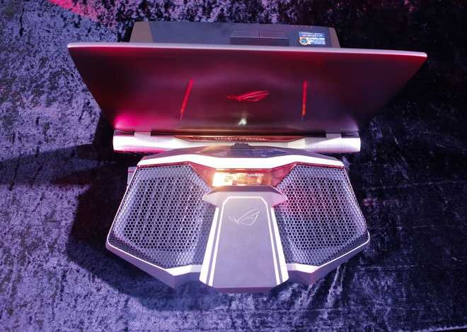 Laptop 130 triệu đồng được trang bị tản nhiệt nước