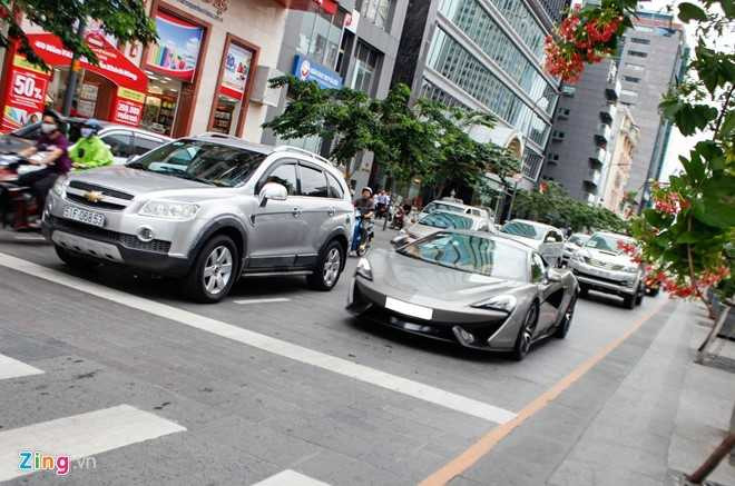 McLaren 570S cua Cuong Do La lan dau dao pho Sai Gon hinh anh 13