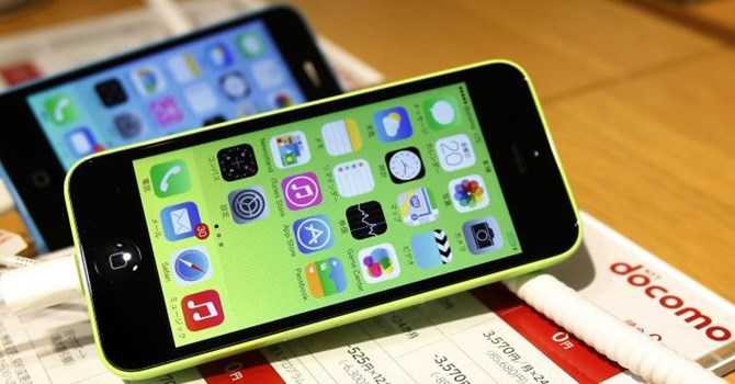 Hàng xách tay “ồ ạt”, iPhone 5C giảm còn 1,5 triệu đồng
