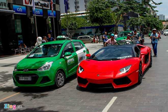 Sieu xe Aventador Roadster di do xang o Sai Gon hinh anh 9