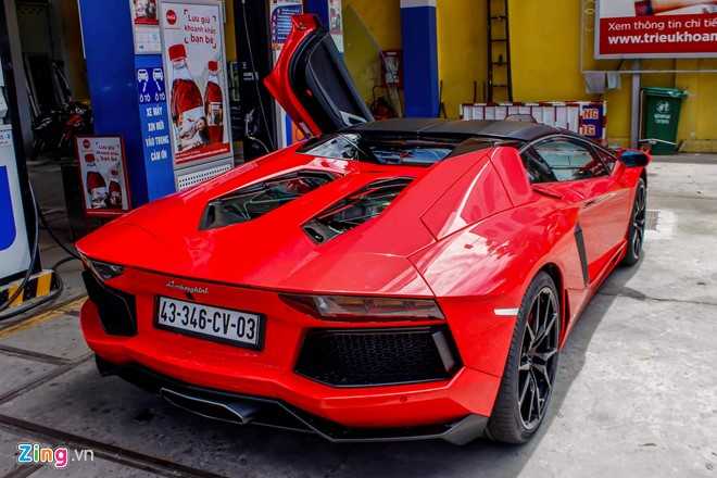 Sieu xe Aventador Roadster di do xang o Sai Gon hinh anh 4