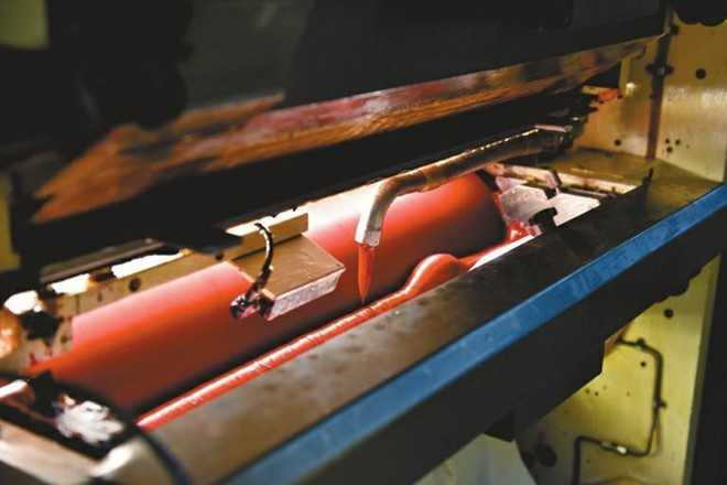 Hoat dong trong nha may in tien Trung Quoc hinh anh 4