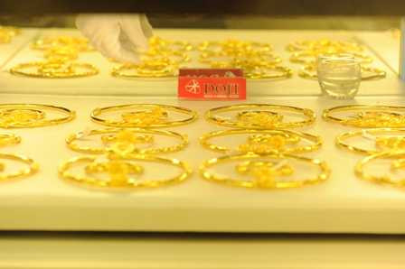 gia-vang-hom-nay-19-8