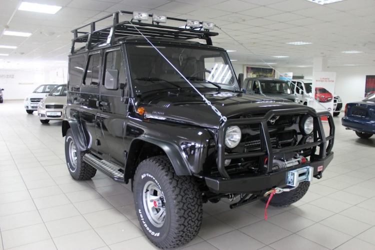 can-canh-xe-hop-uaz-hunter-trophy-gia-chi-174-trieu