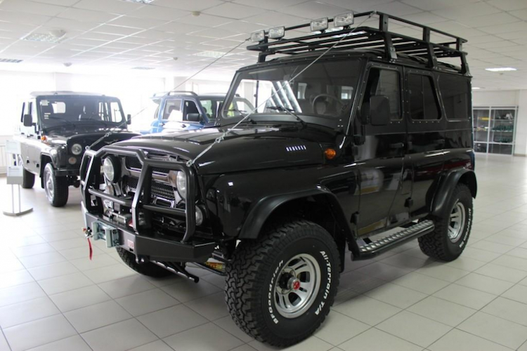 can-canh-xe-hop-uaz-hunter-trophy-gia-chi-174-trieu-hinh-2