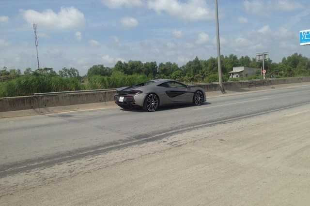 cuong-do-la-cam-lai-bo-doi-sieu-xe-tien-ty-den-happyland-hinh-2