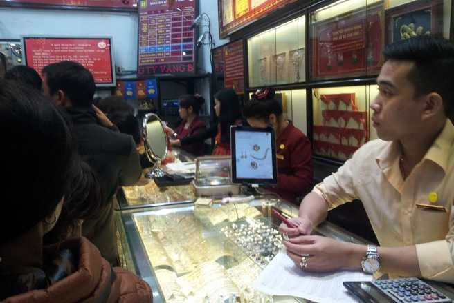 gia-vang-hom-nay-23-8