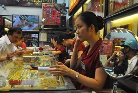 gia-vang-hom-nay-24-8