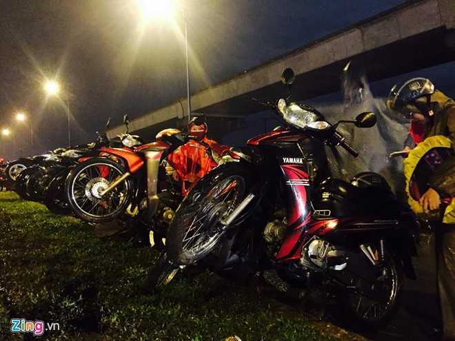 Sai Gon ngap nang, giao thong roi loan hinh anh 1