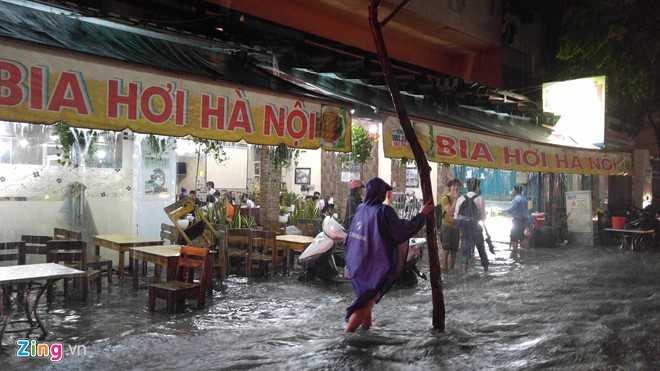 Sai Gon ngap nang, giao thong roi loan hinh anh 9