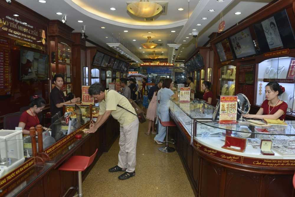 gia-vang-hom-nay-27-8