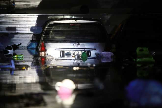 Oto, xe may bi nhan chim sau tran mua lon o Sai Gon hinh anh 6