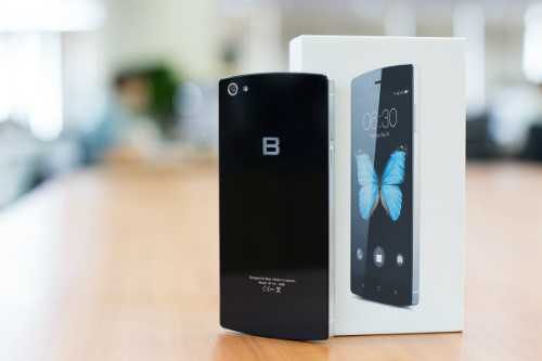 Bphone thế hệ đầu ra mắt tháng 5/2015.