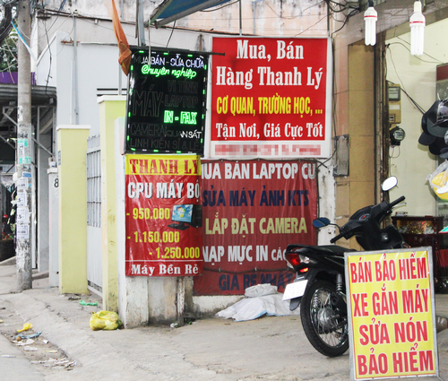 Một cửa hàng kinh doanh máy bộ cũ với giá từ 950.000 đồng.