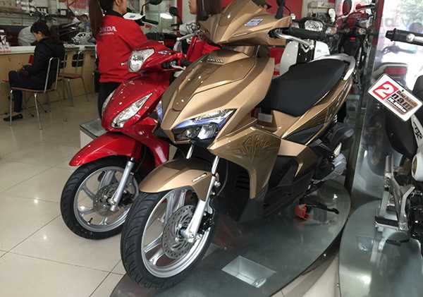Honda Air Blade 2016 có giá bán cao hơn đề xuất 1,5 - 2 triệu đồng