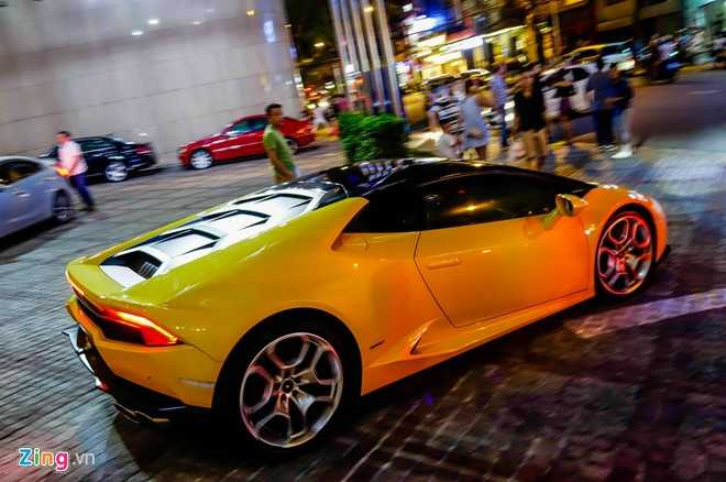 Cuong Do La lai sieu xe Huracan tren duong Sai Gon hinh anh 2