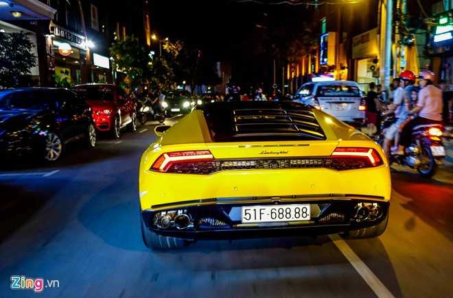 Cuong Do La lai sieu xe Huracan tren duong Sai Gon hinh anh 5