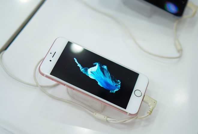 Gia iPhone cu tai VN tiep tuc lao doc don iPhone 7 hinh anh 1