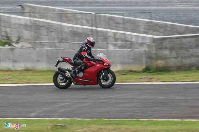 Hang tram biker do ve Long An lai thu Ducati hinh anh 5