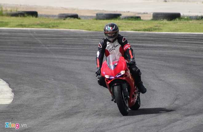 Hang tram biker do ve Long An lai thu Ducati hinh anh 7