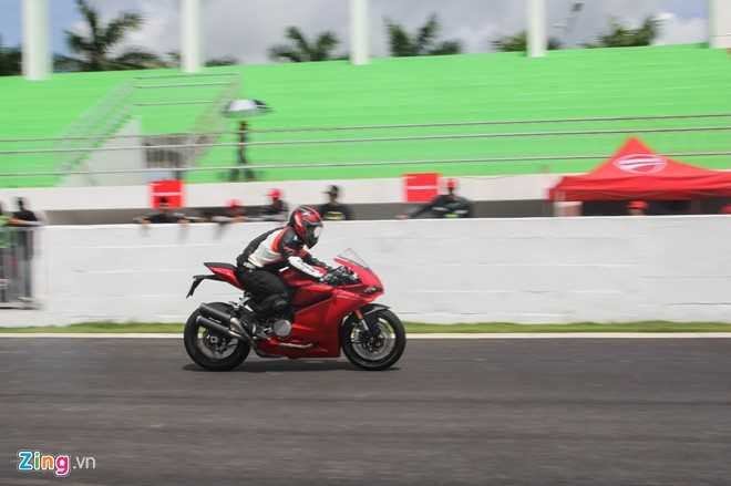 Hang tram biker do ve Long An lai thu Ducati hinh anh 9