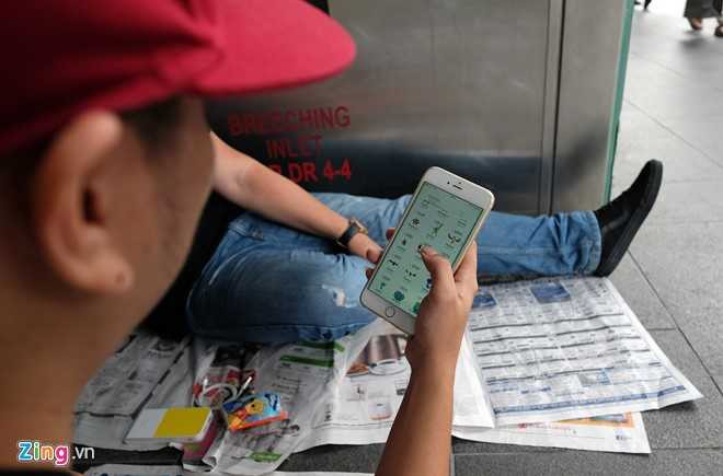 Nguoi Viet xep hang mua iPhone 7 truoc 2 ngay o Singapore hinh anh 7