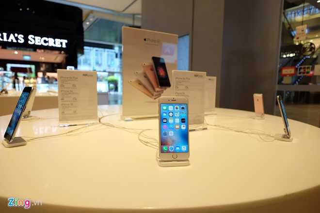 Nguoi Viet xep hang mua iPhone 7 truoc 2 ngay o Singapore hinh anh 6