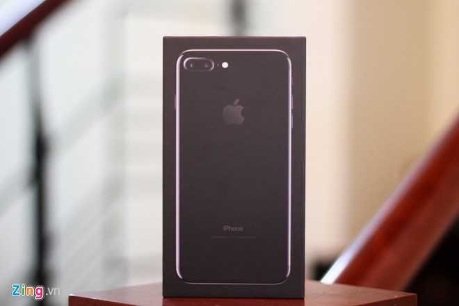 Anh iPhone 7 Plus Jet Black vua ve VN, gia 36 trieu dong hinh anh 1