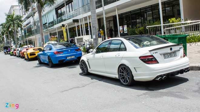 Dan sieu xe sac mau do dang tai Sai Gon hinh anh 6