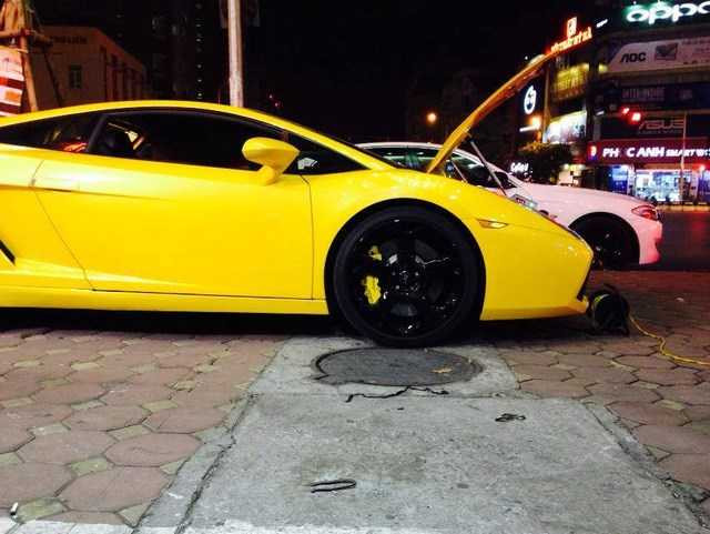sieu-xe-lamborghini-rao-ban-14-ty-tren-via-he-ha-noi-hinh-2