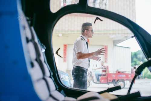 thay giao mua may bay 3