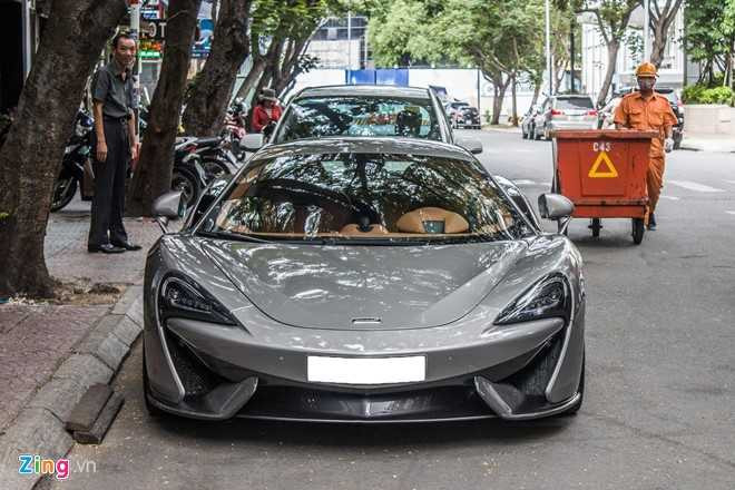 Cap doi sieu xe cua Cuong Do La dao pho Sai Gon hinh anh 5