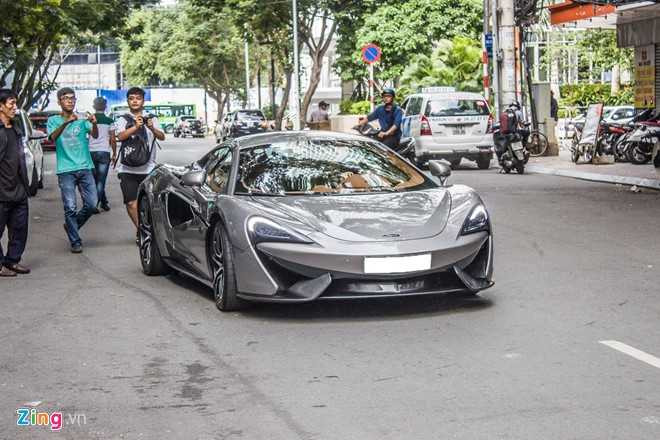 Cap doi sieu xe cua Cuong Do La dao pho Sai Gon hinh anh 6