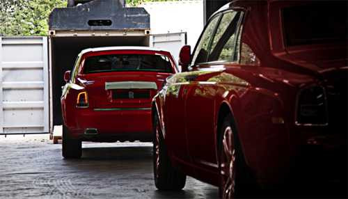 Cả 30 xe đều màu đỏ nhưng thực tế không chiếc nào giống hệt chiếc nào. Ảnh: Rolls-Royce.
