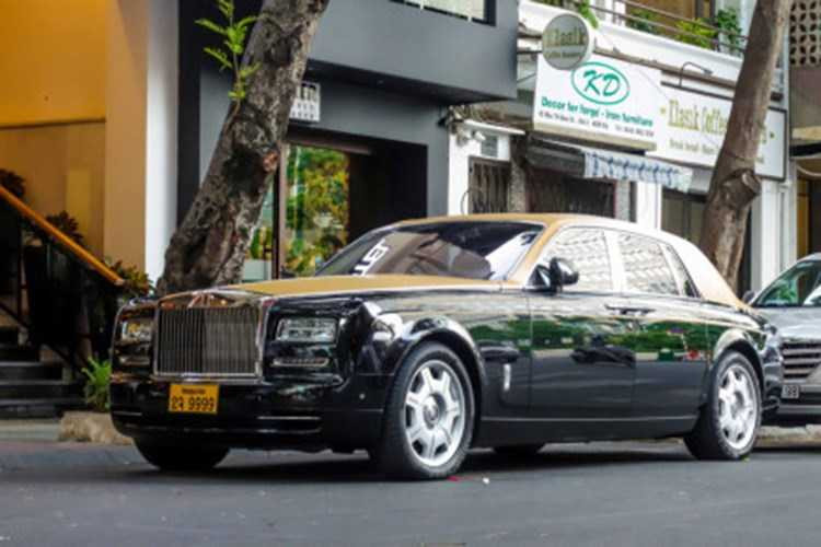 rolls-royce-60-ty-cua-dai-gia-lao-lan-banh-tren-pho-viet