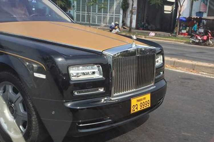 rolls-royce-60-ty-cua-dai-gia-lao-lan-banh-tren-pho-viet-hinh-3