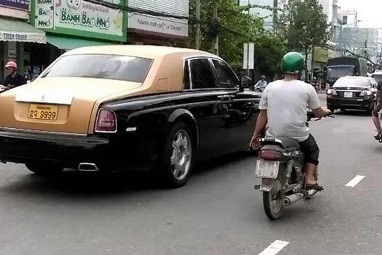 rolls-royce-60-ty-cua-dai-gia-lao-lan-banh-tren-pho-viet-hinh-6