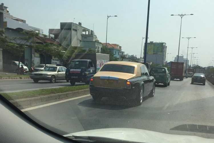 rolls-royce-60-ty-cua-dai-gia-lao-lan-banh-tren-pho-viet-hinh-8
