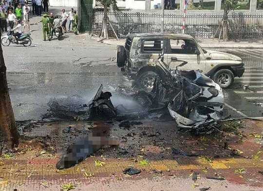Hiện trường vụ nổ taxi kinh hoàng