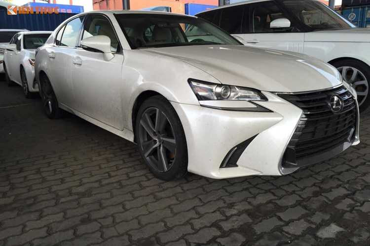 cham-mat-xe-sang-lexus-gs-200t-gia-31-ty-tai-ha-noi