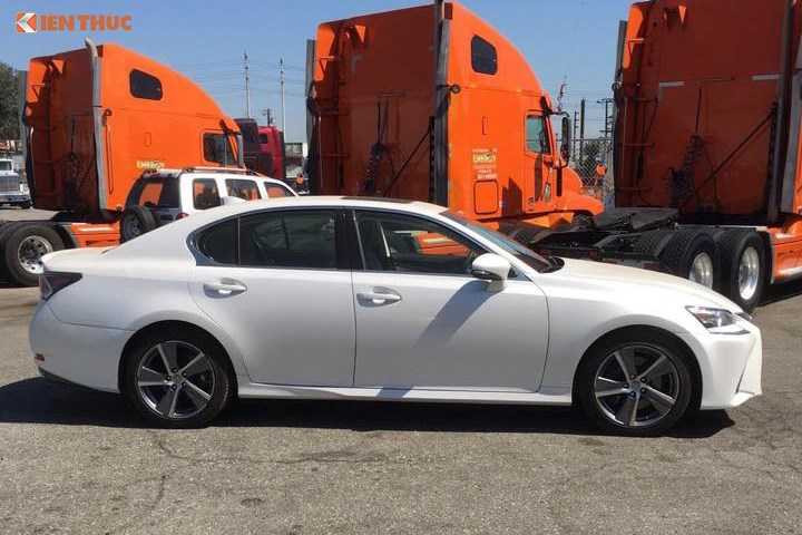 cham-mat-xe-sang-lexus-gs-200t-gia-31-ty-tai-ha-noi-hinh-3