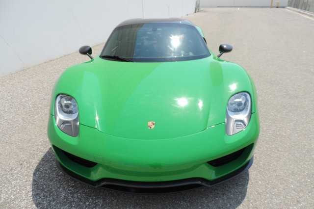 Bộ 3 siêu phẩm hybrid là Ferrari LaFerrari, McLaren P1 và Porsche 918 Spyder đang thiết lập nên những kỷ lục về mức giá rao bán cho siêu xe cũ, cao cấp 2 hay 3 lần giá xuất xưởng. Đây có lẽ là những siêu xe đã qua sử dụng khá hiếm hoi giúp cho các công ty nhập khẩu kiếm lời.