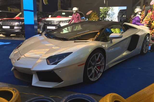 tam-hoang-sieu-xe-tien-ty-lamborghini-vfa-ferrari-tai-ha-noi-hinh-3