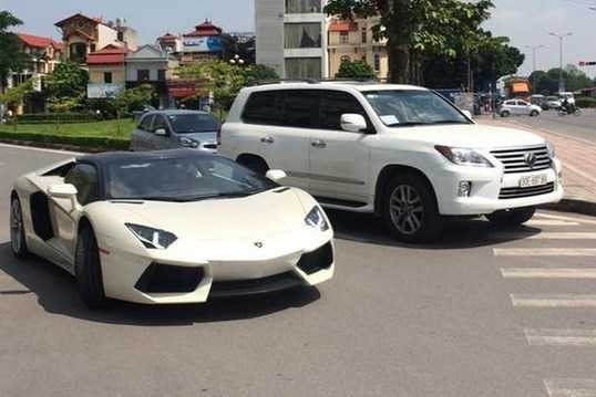 tam-hoang-sieu-xe-tien-ty-lamborghini-vfa-ferrari-tai-ha-noi-hinh-5