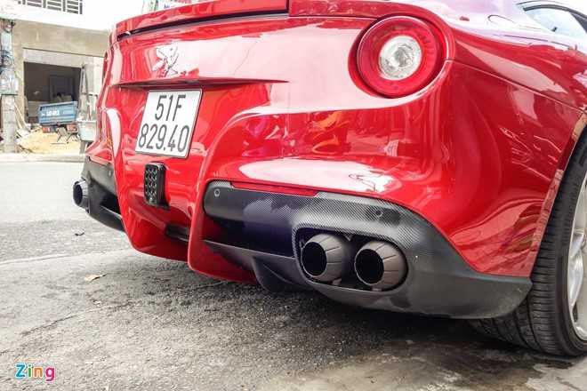 Sieu xe Ferrari F12 ban do nhap Dubai ra bien so Sai Gon hinh anh 3
