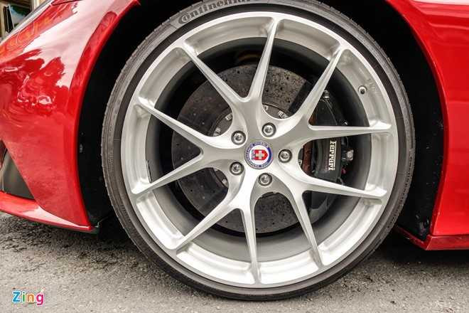 Sieu xe Ferrari F12 ban do nhap Dubai ra bien so Sai Gon hinh anh 4