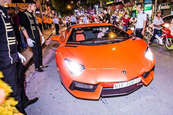 minh-nhua-va-phan-thanh-cuoi-sieu-xe-di-uong-bia-hinh-4