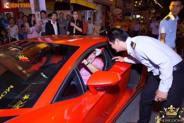 minh-nhua-va-phan-thanh-cuoi-sieu-xe-di-uong-bia-hinh-7