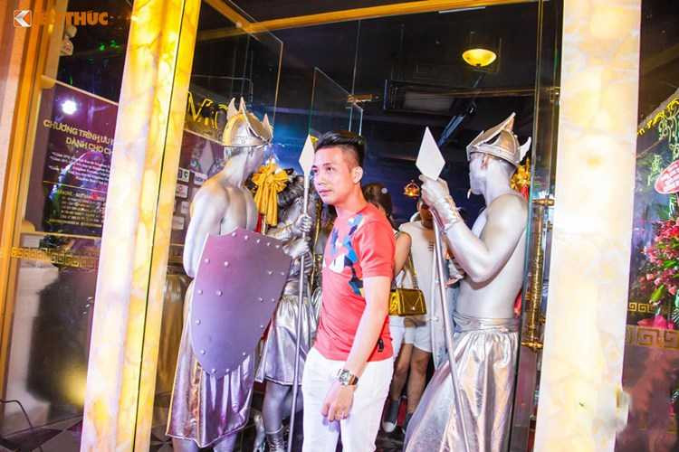 minh-nhua-va-phan-thanh-cuoi-sieu-xe-di-uong-bia-hinh-9