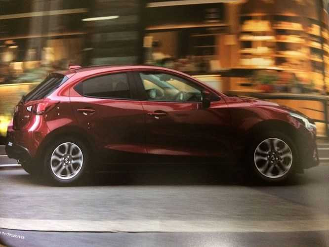 xe-co-nho-gia-re-mazda2-phien-ban-2017-lo-hang-hinh-2